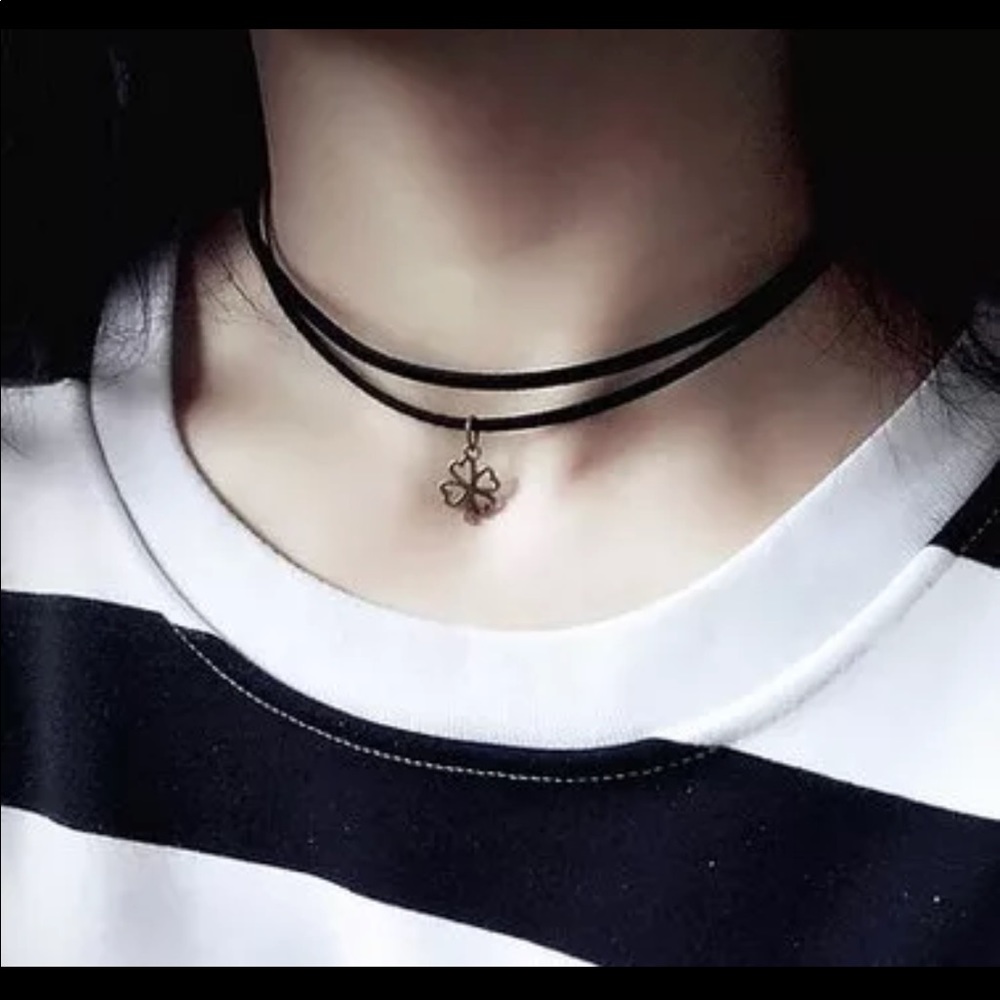 ♥️💋Choker necklace with clover leaf charm 💋